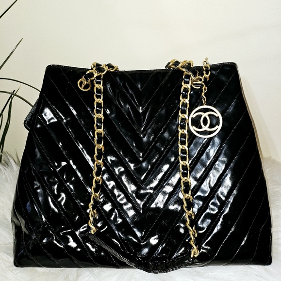 CHANEL Handbags - ❌SOLD❌ 🖤Chanel Tote🖤